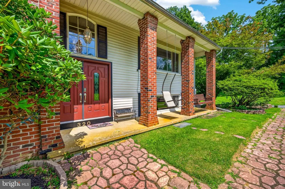 320 BARNESTON ROAD Glenmoore, PA 19343