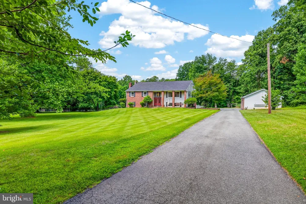 320 BARNESTON ROAD Glenmoore, PA 19343