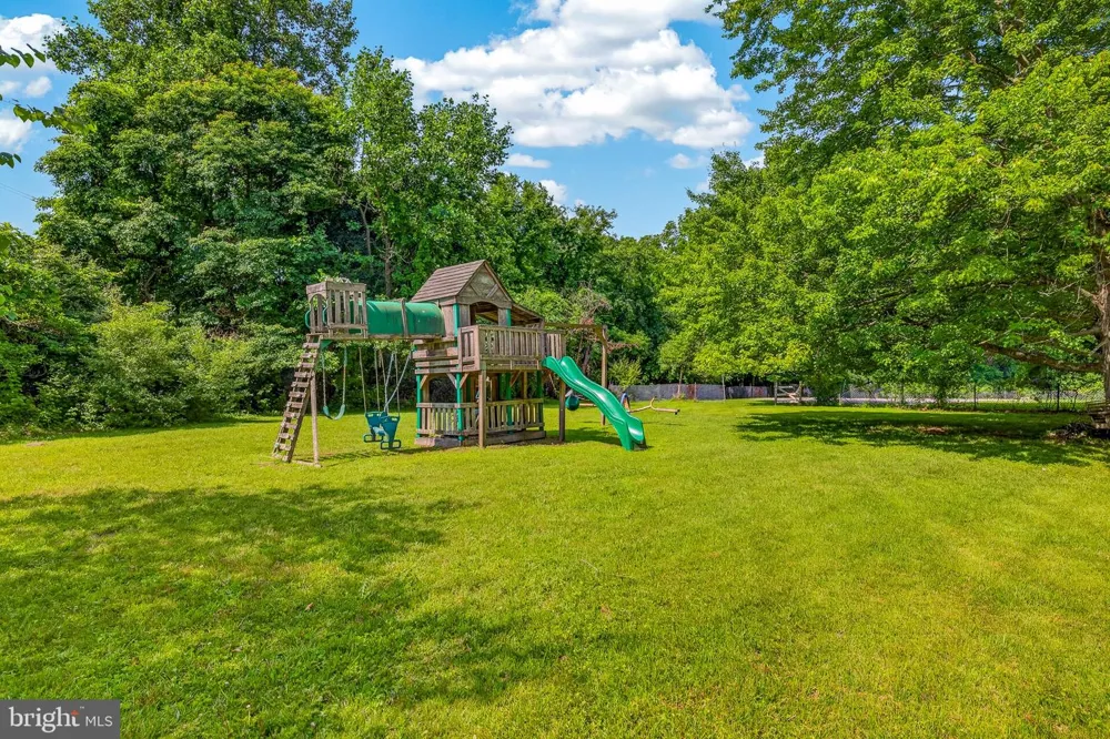 320 BARNESTON ROAD Glenmoore, PA 19343