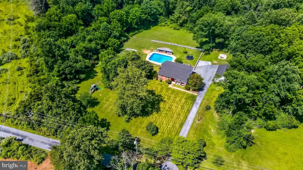 320 BARNESTON ROAD Glenmoore, PA 19343