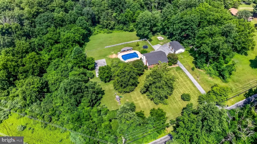 320 BARNESTON ROAD Glenmoore, PA 19343