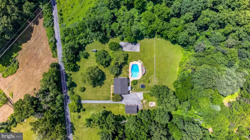 320 BARNESTON ROAD Glenmoore, PA 19343