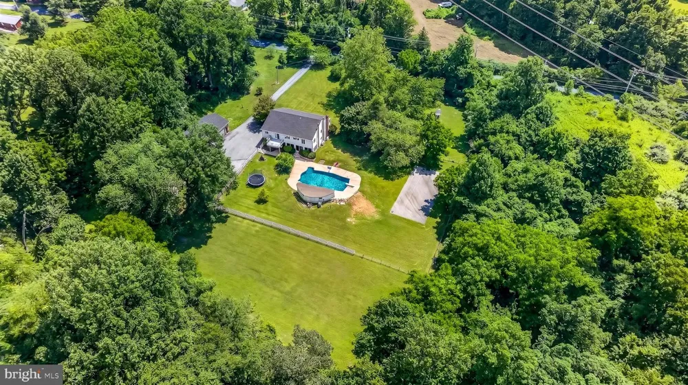 320 BARNESTON ROAD Glenmoore, PA 19343