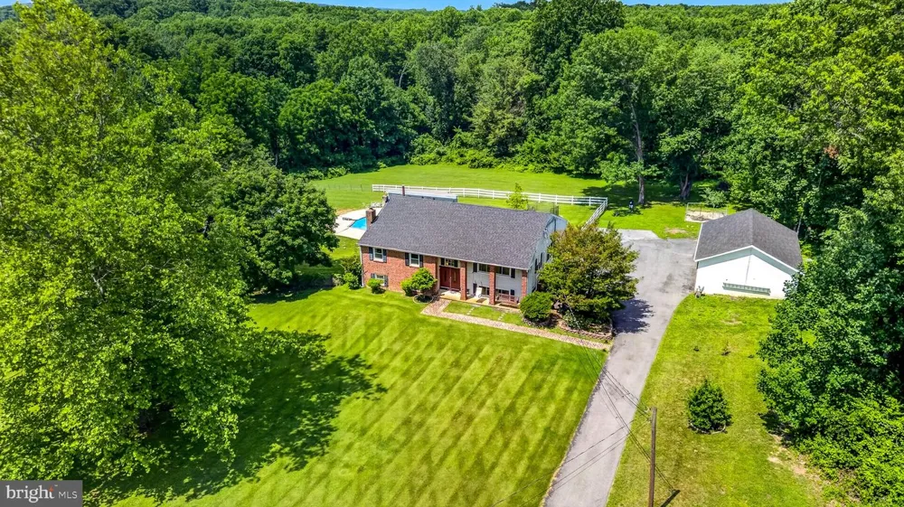 320 BARNESTON ROAD Glenmoore, PA 19343