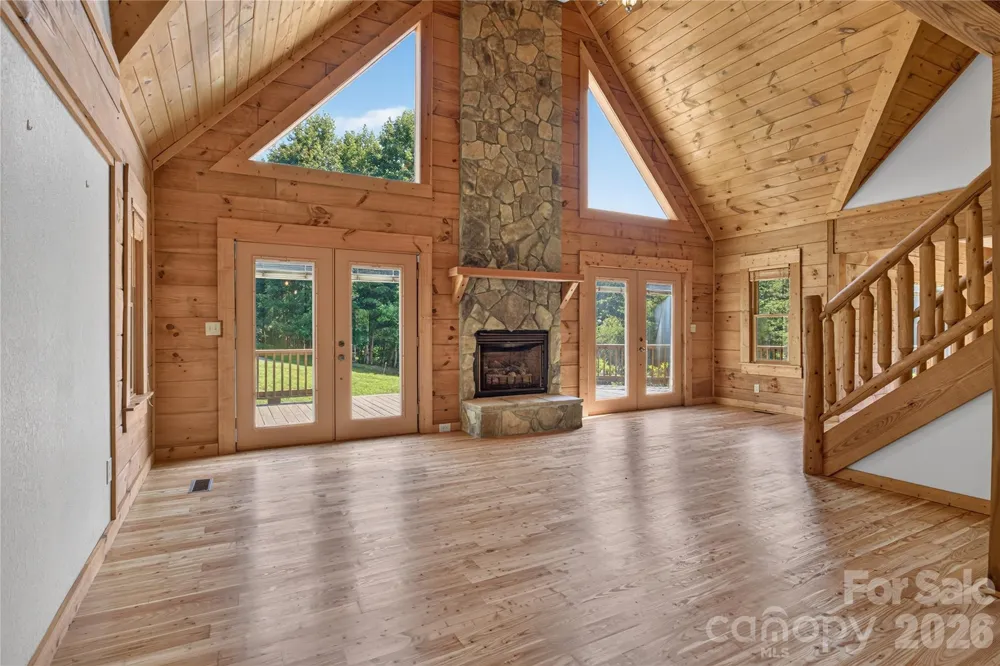 335 Whites Lake Boulevard Saluda, NC 28773
