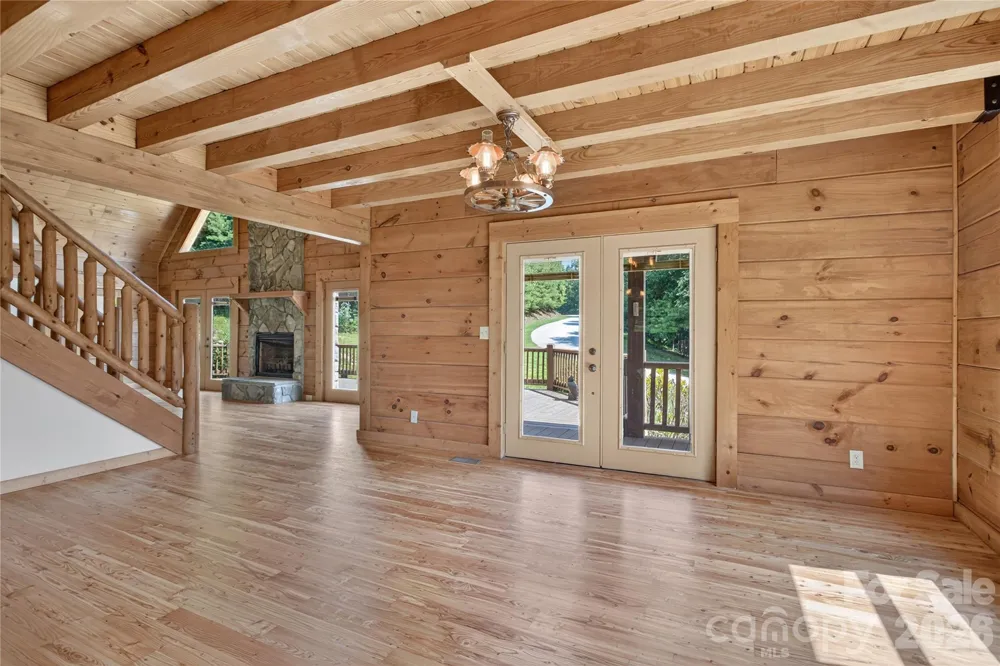 335 Whites Lake Boulevard Saluda, NC 28773