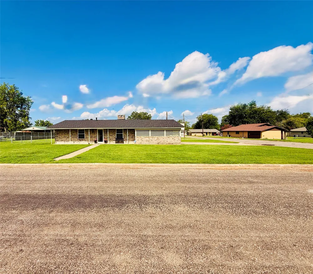 100 Vatra Street Mount Vernon, TX 75457