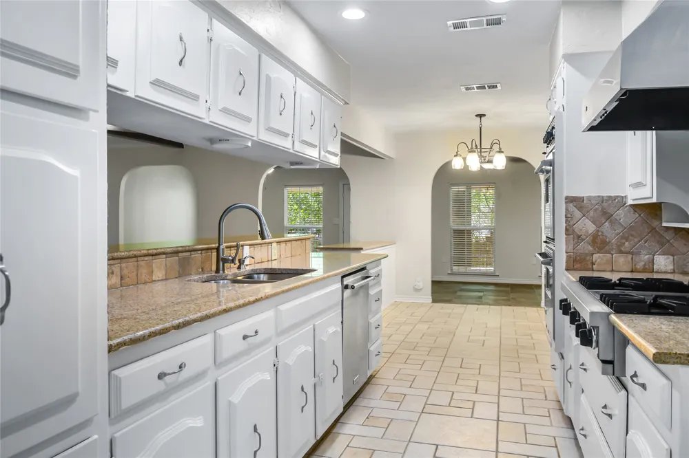 613 Overland Trail Southlake, TX 76092