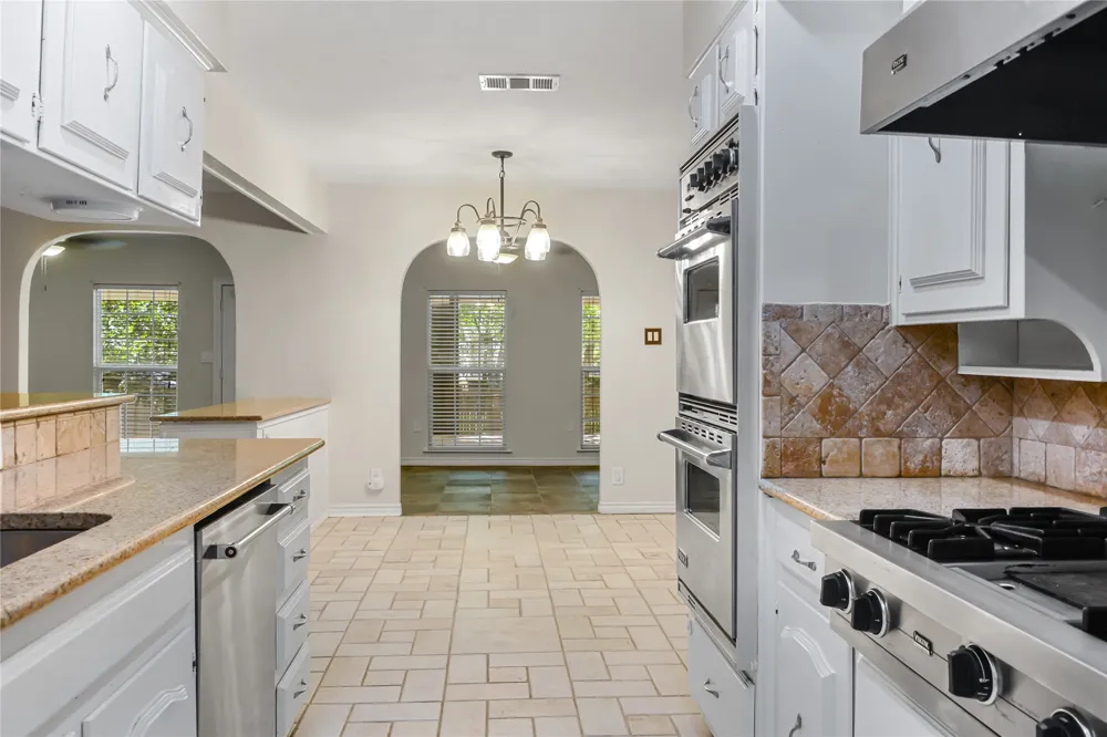 613 Overland Trail Southlake, TX 76092