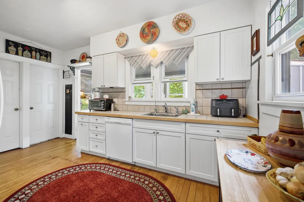 24 W Ash Street Three Oaks, MI 49128