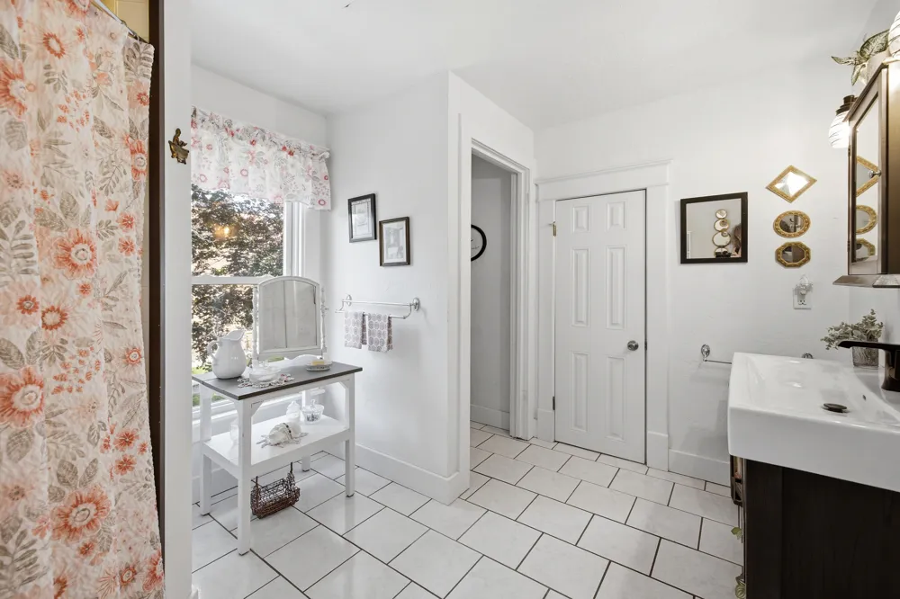 24 W Ash Street Three Oaks, MI 49128