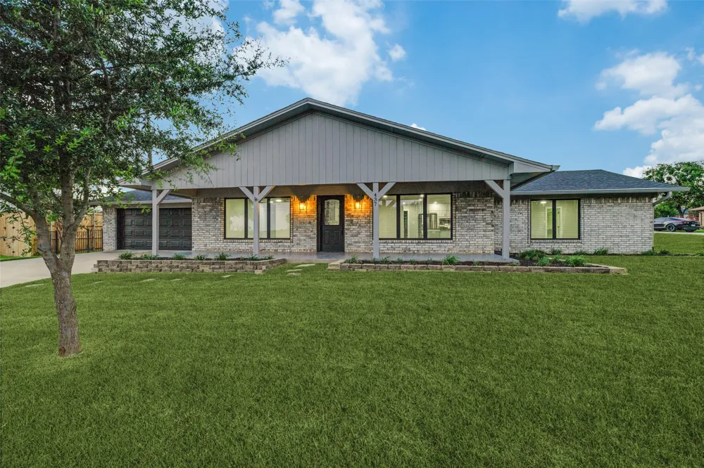 437 peninsula Drive Lakewood Village, TX 75068