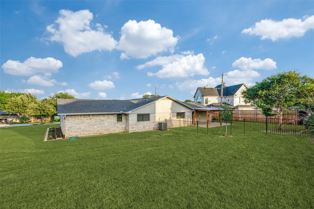 437 peninsula Drive Lakewood Village, TX 75068