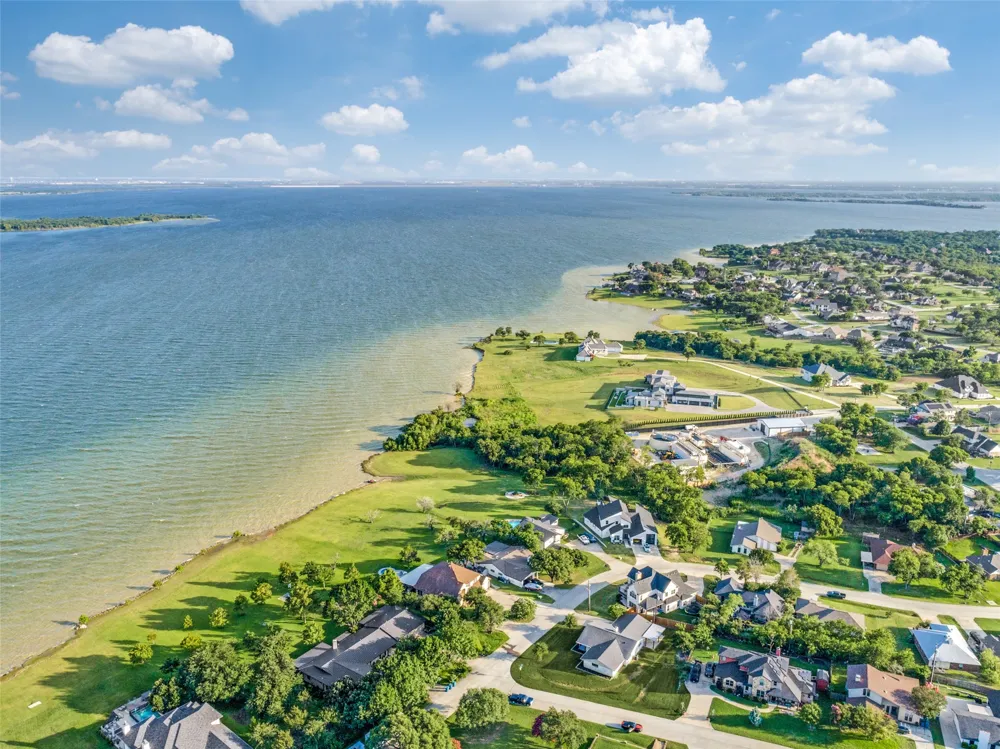 437 peninsula Drive Lakewood Village, TX 75068