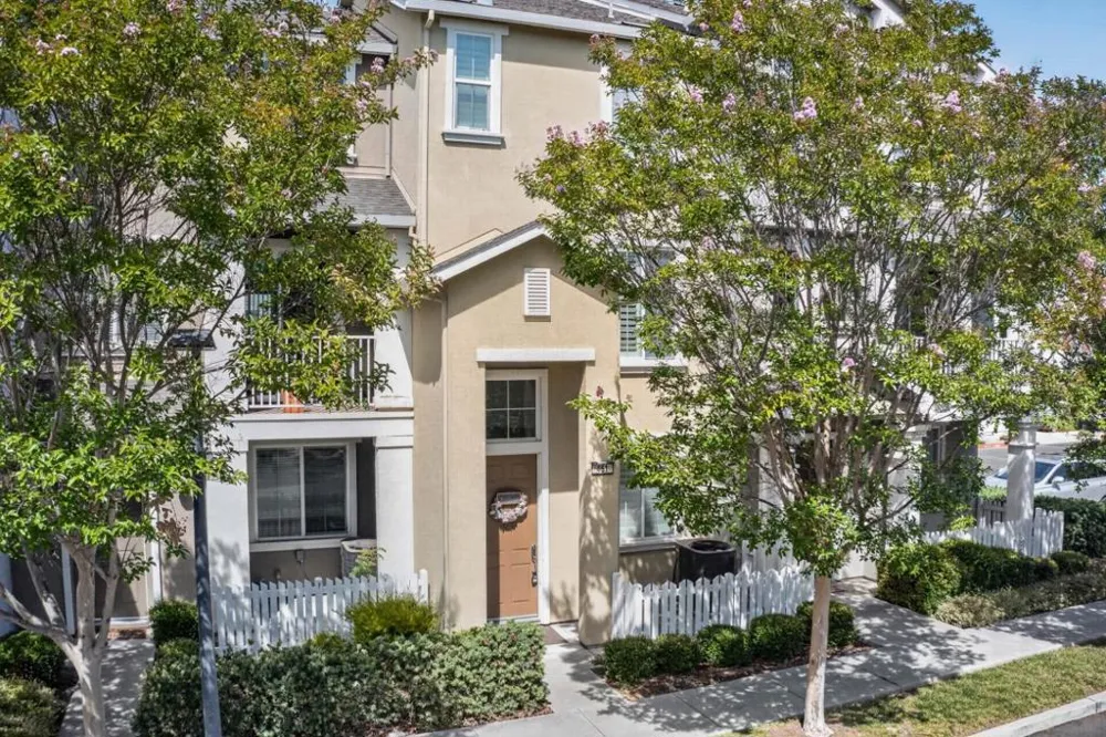 461 Bedford Loop Mountain View, CA 94043