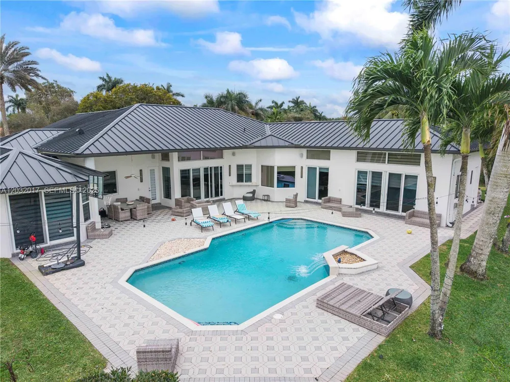 2235 SW 105th Ter Davie, FL 33324