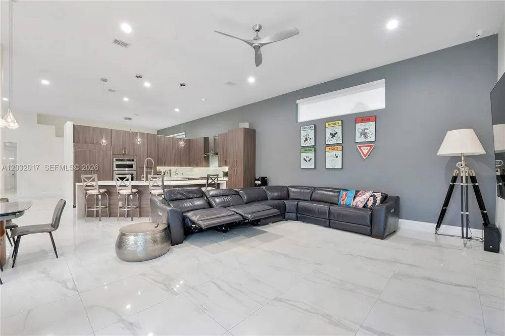 2235 SW 105th Ter Davie, FL 33324