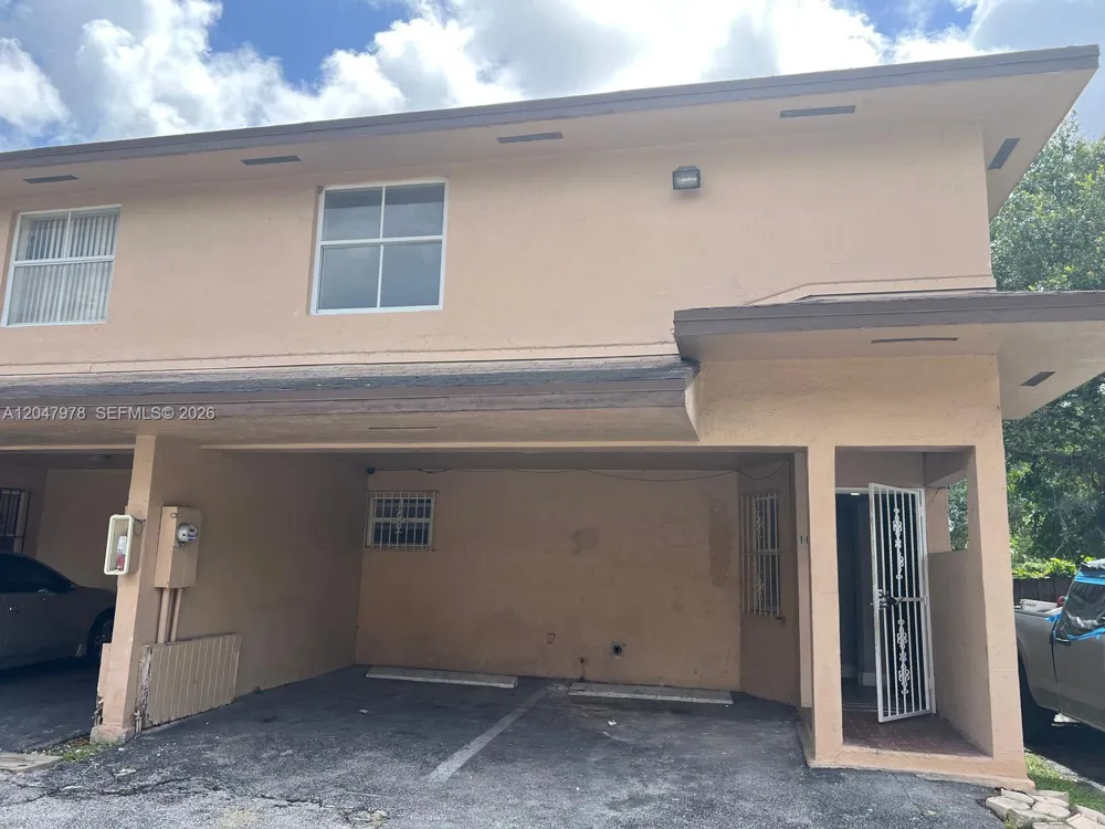 451 NE 136th St #I-101 North Miami, FL 33161