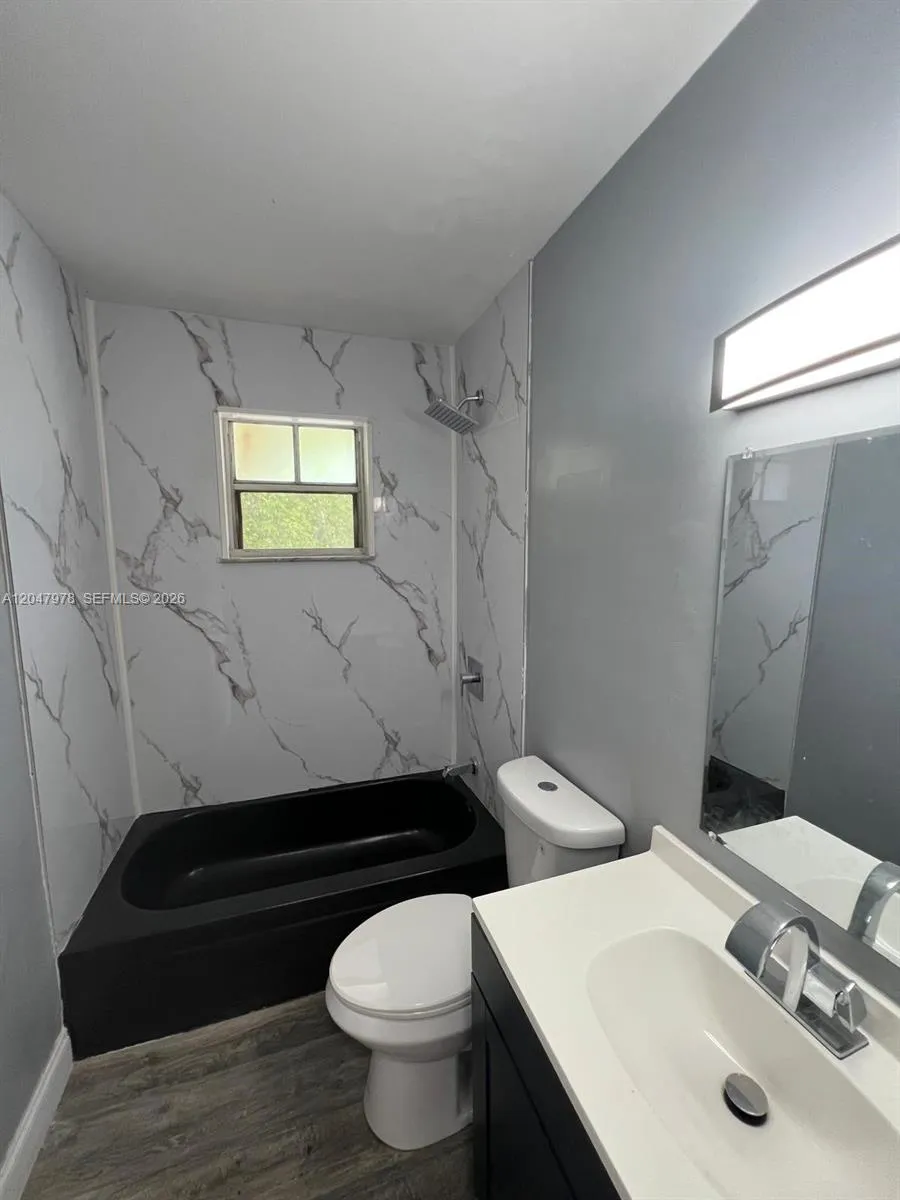 451 NE 136th St #I-101 North Miami, FL 33161