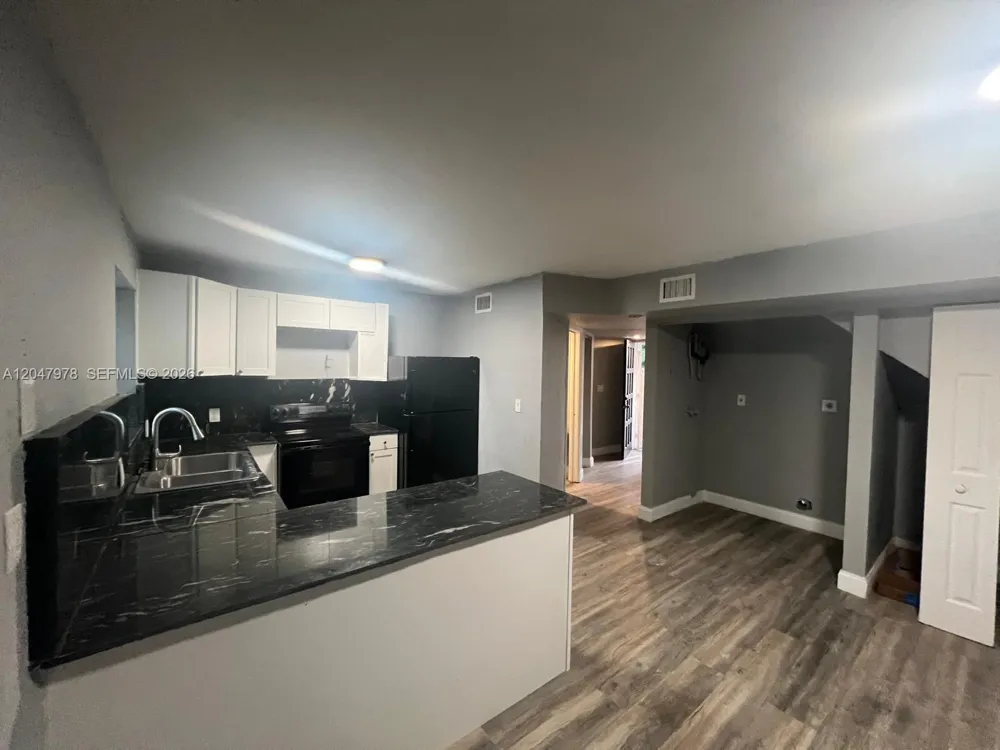 451 NE 136th St #I-101 North Miami, FL 33161