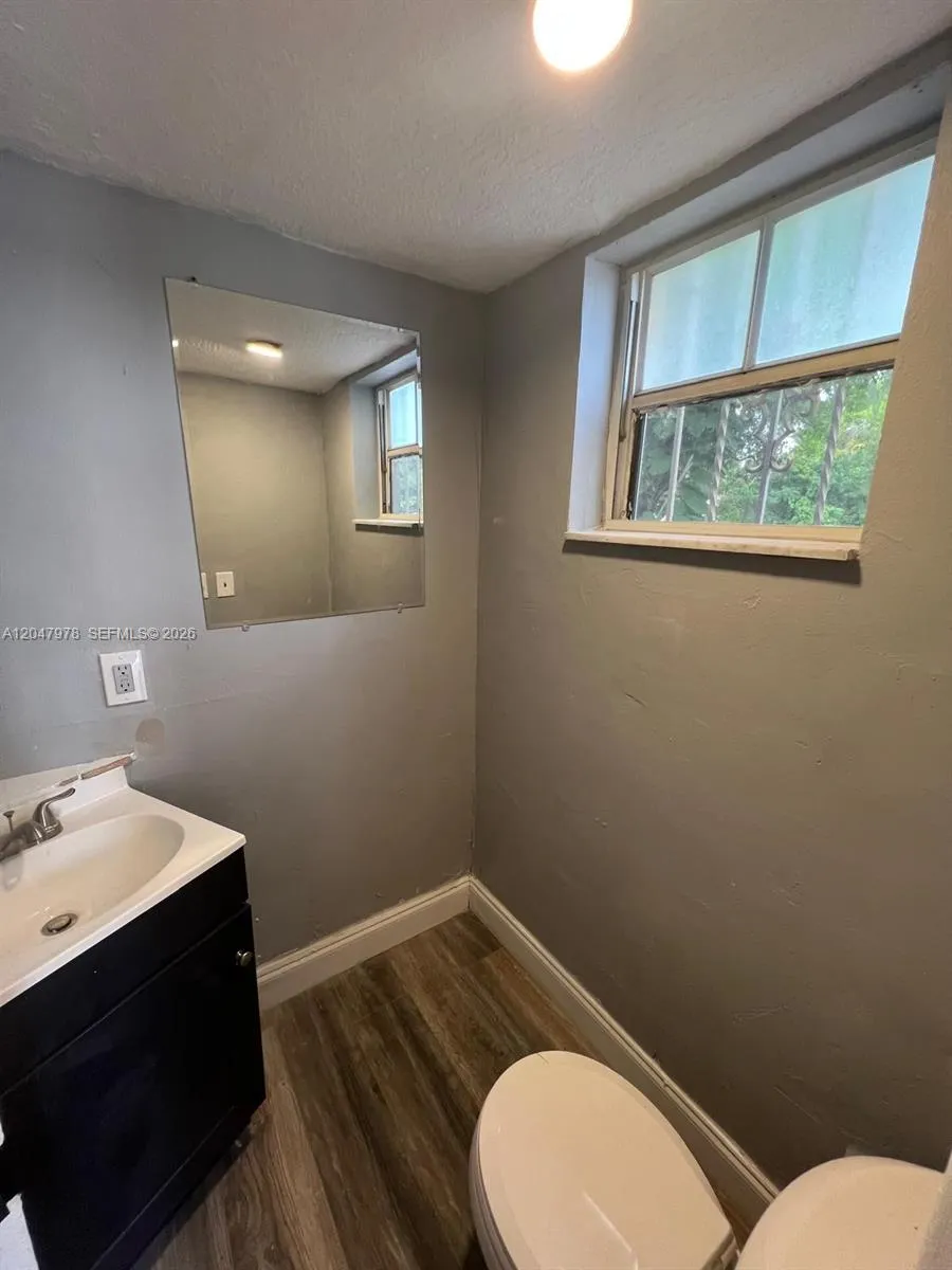 451 NE 136th St #I-101 North Miami, FL 33161