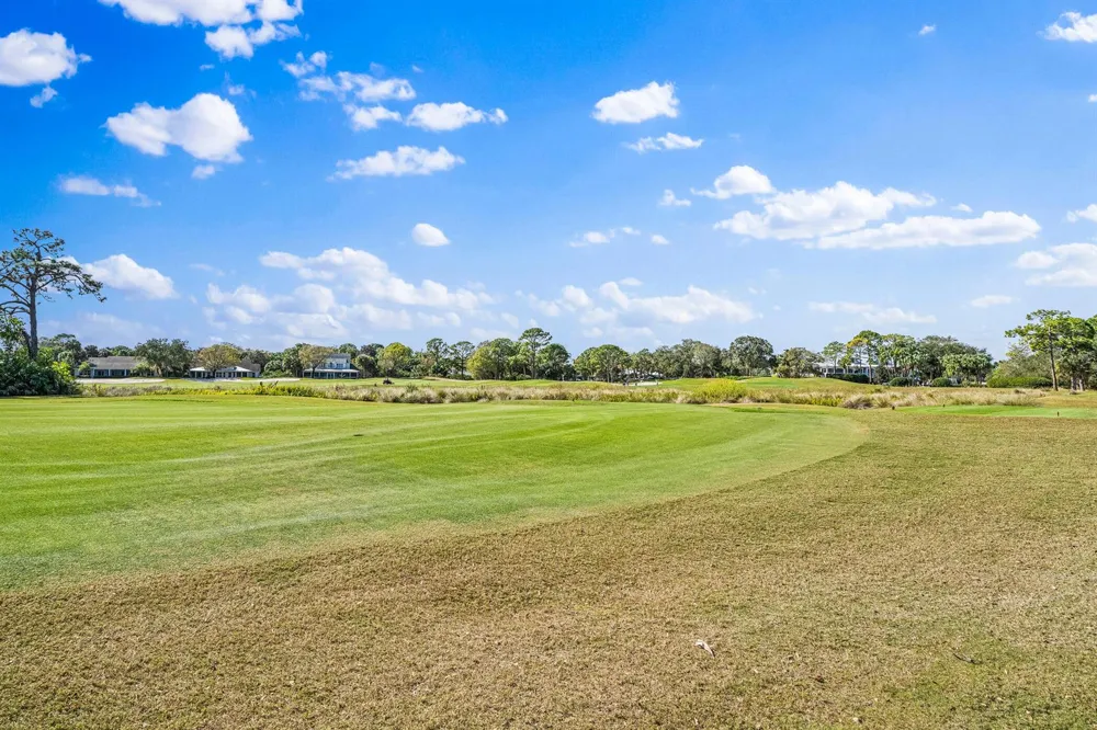 747 Hampton Woods Lane SW Vero Beach, FL 32962