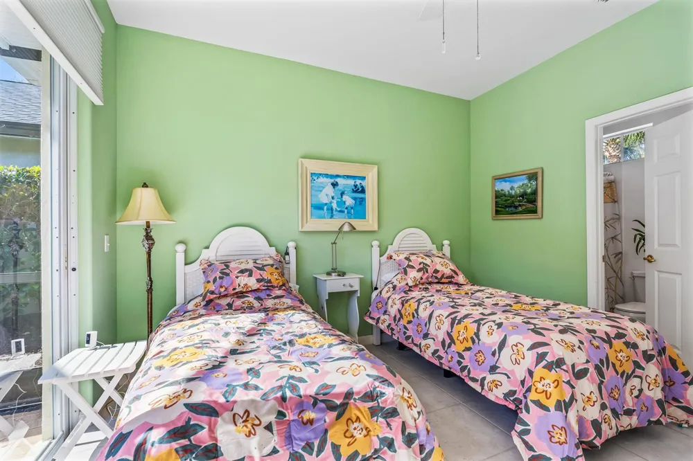 747 Hampton Woods Lane SW Vero Beach, FL 32962