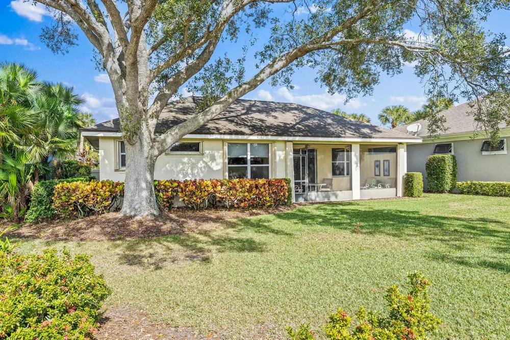 747 Hampton Woods Lane SW Vero Beach, FL 32962