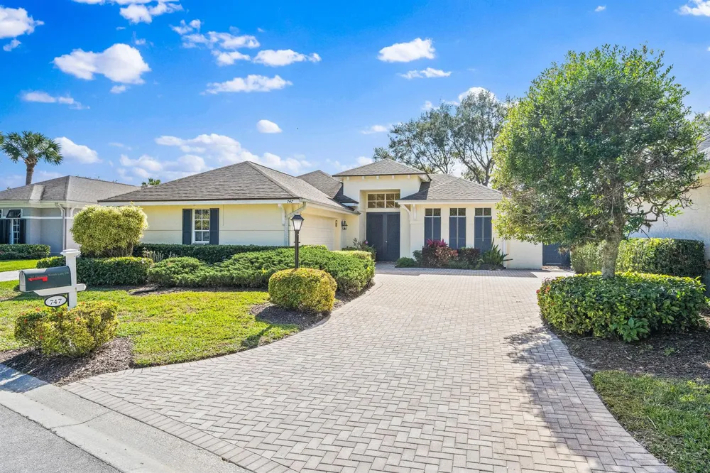 747 Hampton Woods Lane SW Vero Beach, FL 32962