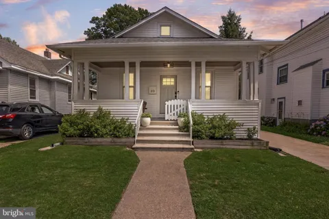 20 E WALNUT