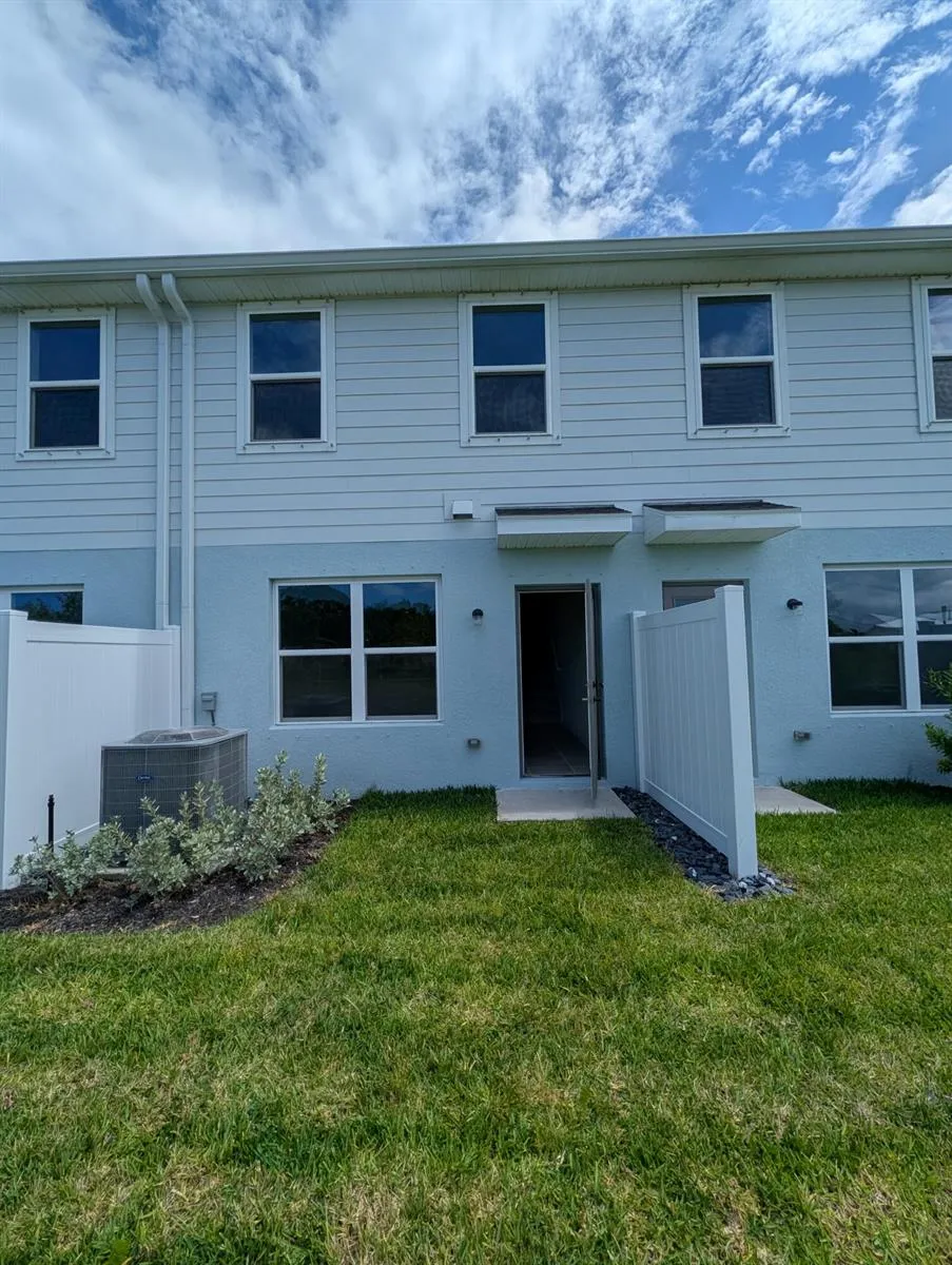 106 Savannah Lakes Boulevard Fort Pierce, FL 34982