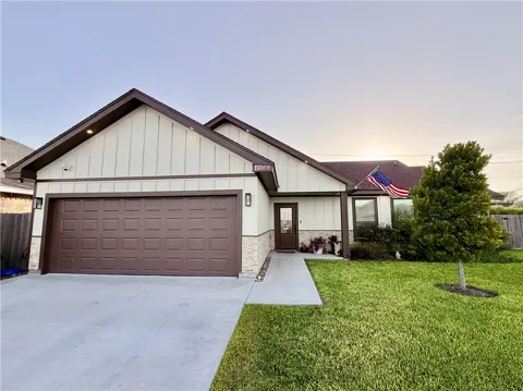 1133 La Esmeralda Drive