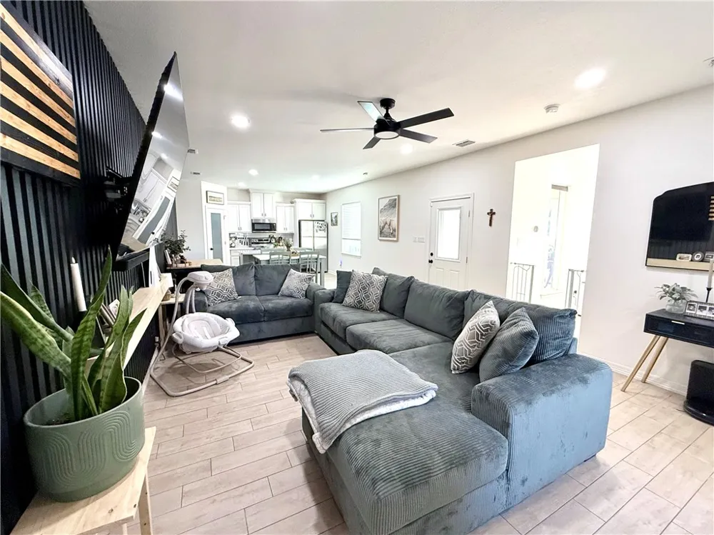 1133 La Esmeralda Drive Kingsville, TX 78363