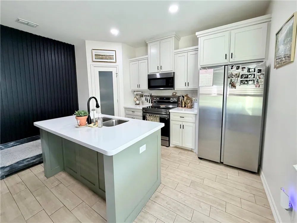 1133 La Esmeralda Drive Kingsville, TX 78363
