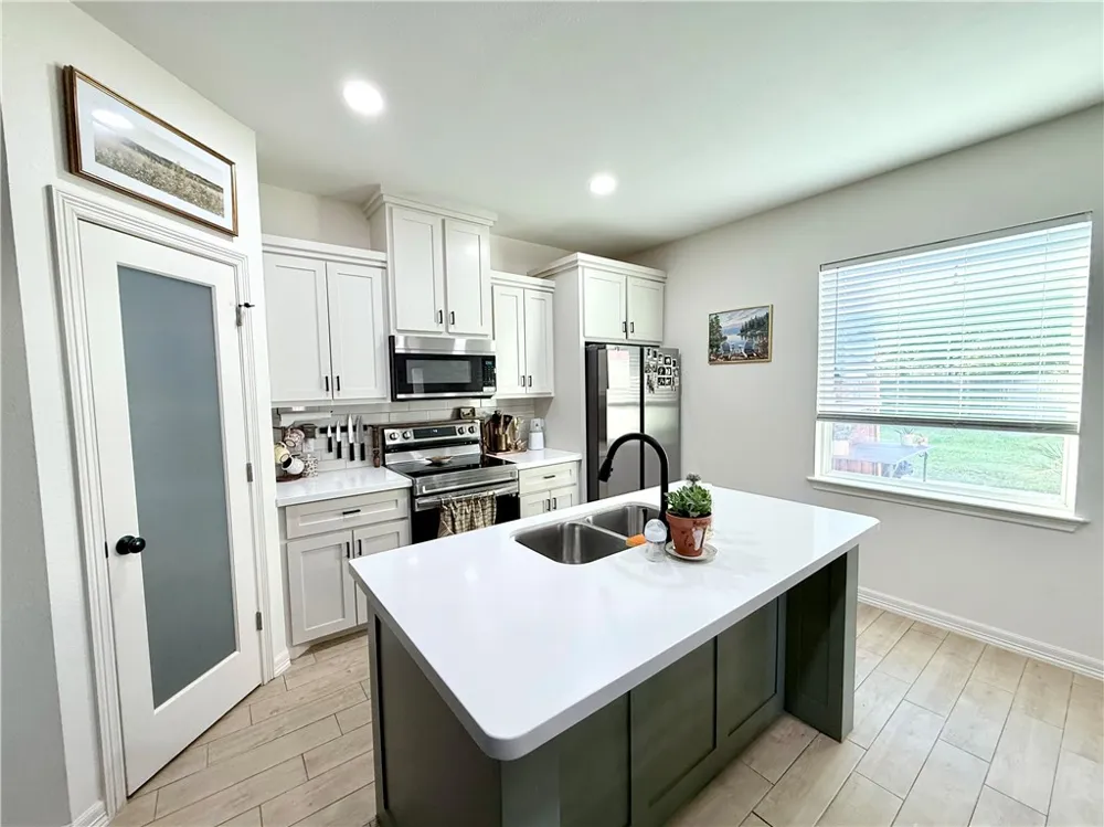 1133 La Esmeralda Drive Kingsville, TX 78363
