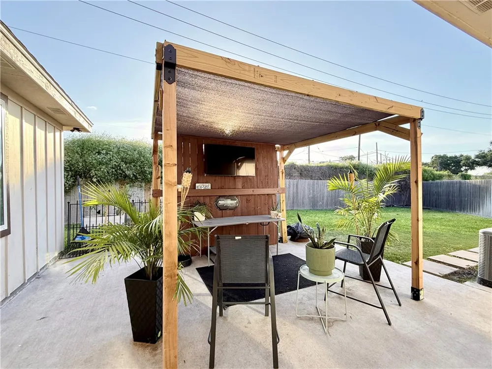 1133 La Esmeralda Drive Kingsville, TX 78363