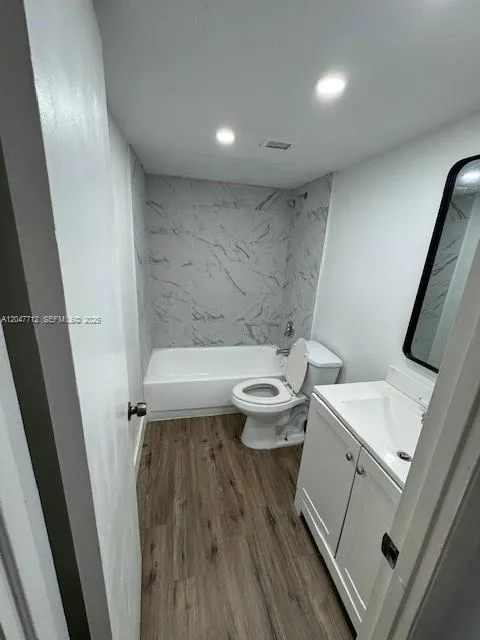 492 NW 165th St Rd #C-415 Miami, FL 33169