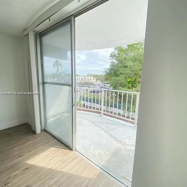 492 NW 165th St Rd #C-415 Miami, FL 33169