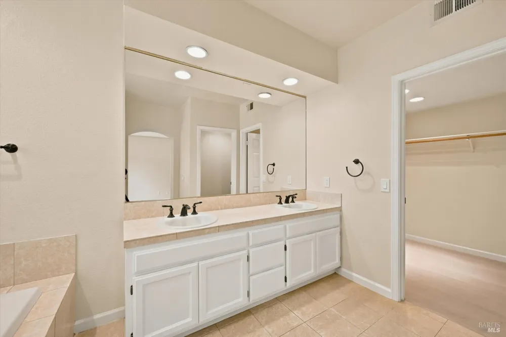 2004 Stonefield Lane Santa Rosa, CA 95403