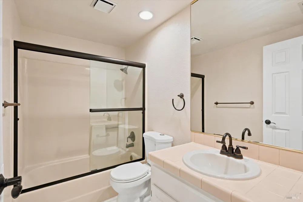 2004 Stonefield Lane Santa Rosa, CA 95403
