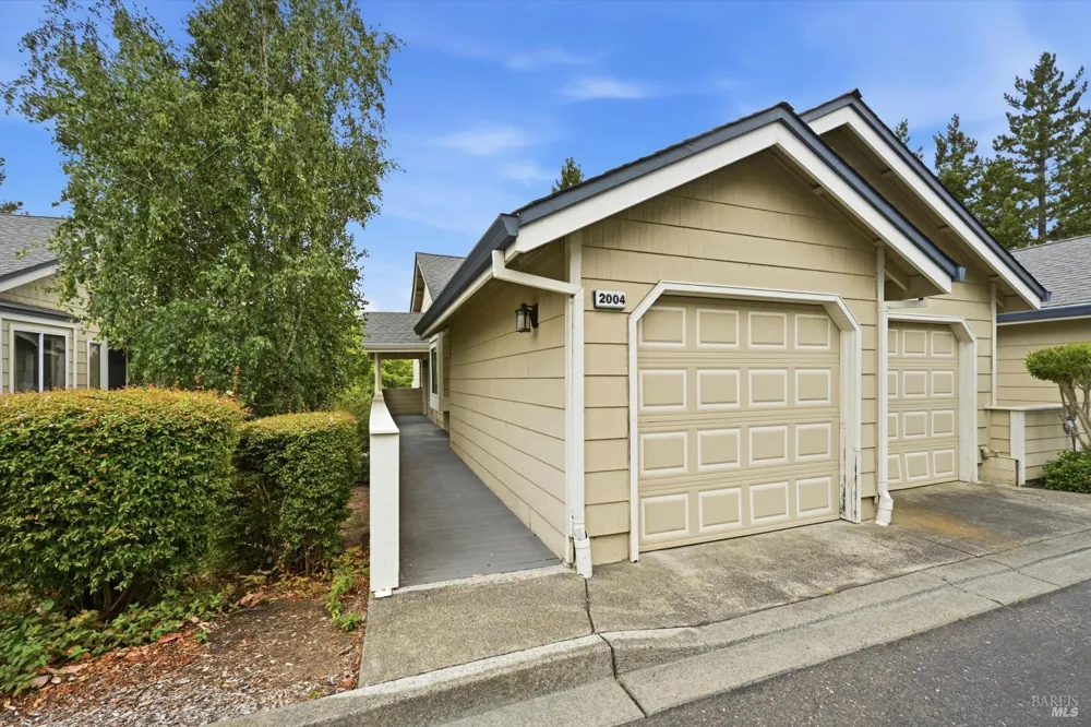 2004 Stonefield Lane Santa Rosa, CA 95403