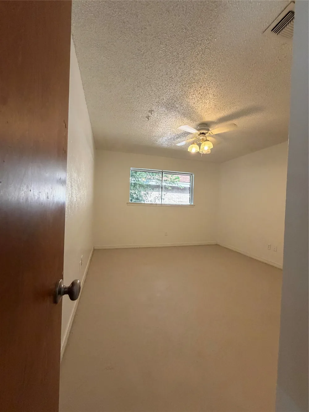 2406 W Broadview Street Greenville, TX 75402