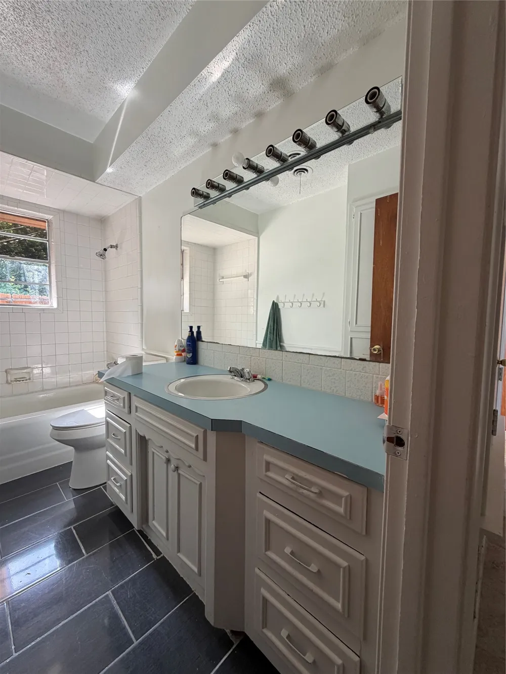 2406 W Broadview Street Greenville, TX 75402