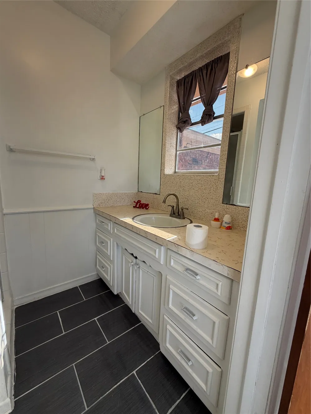 2406 W Broadview Street Greenville, TX 75402