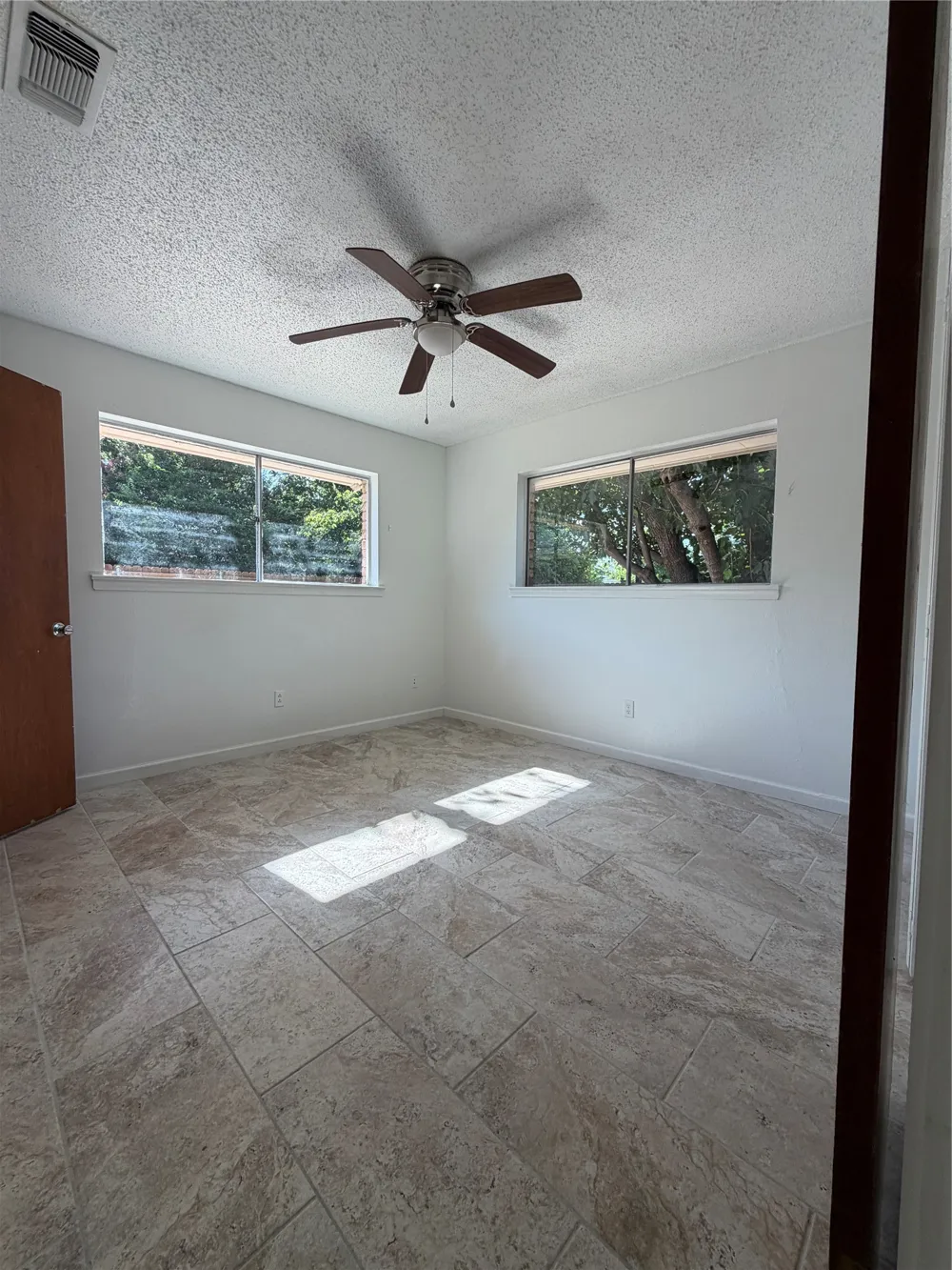 2406 W Broadview Street Greenville, TX 75402