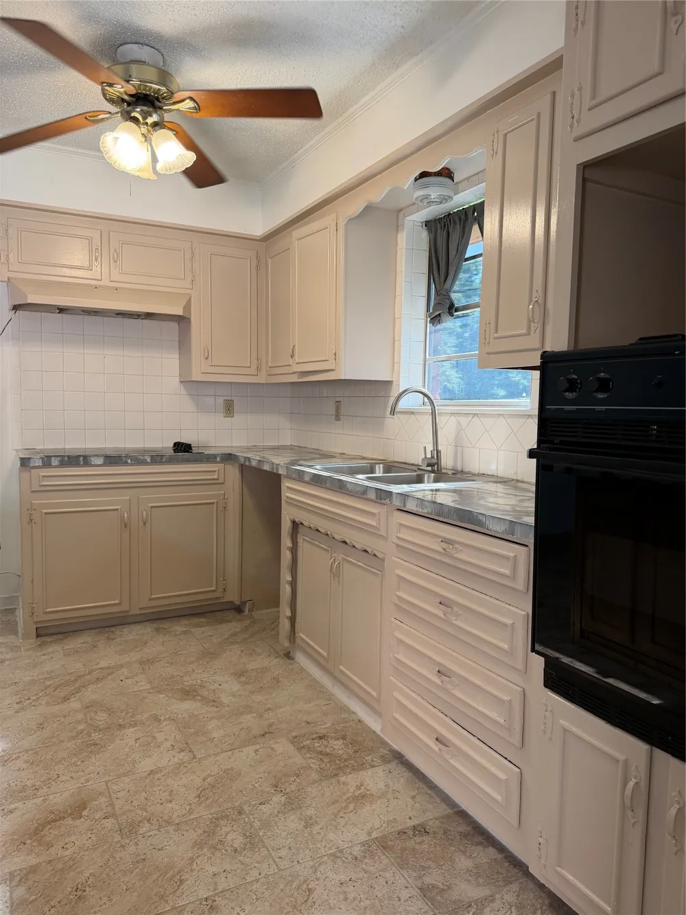 2406 W Broadview Street Greenville, TX 75402
