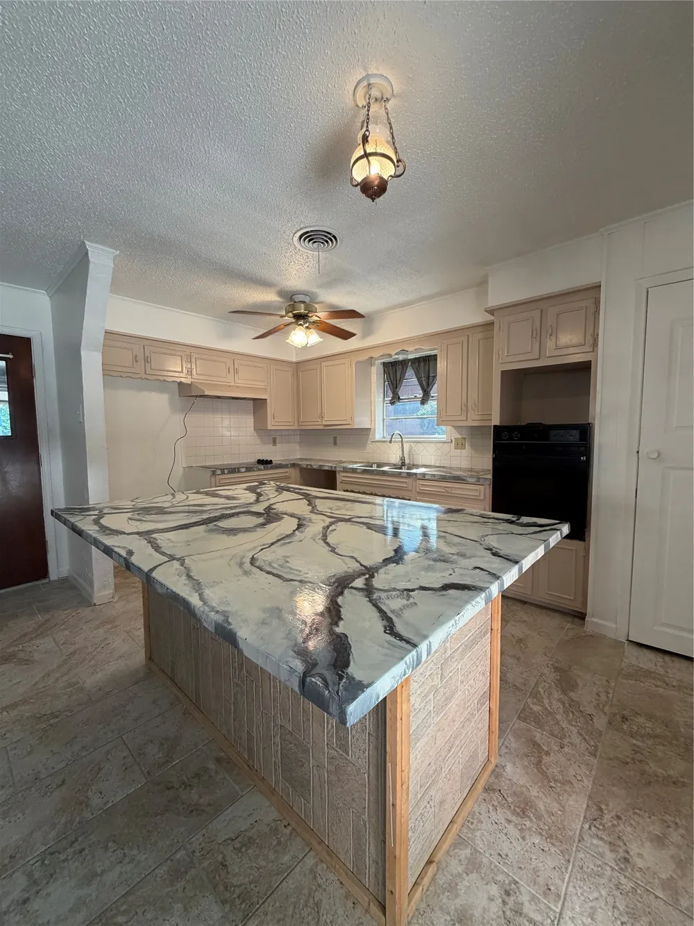 2406 W Broadview Street Greenville, TX 75402