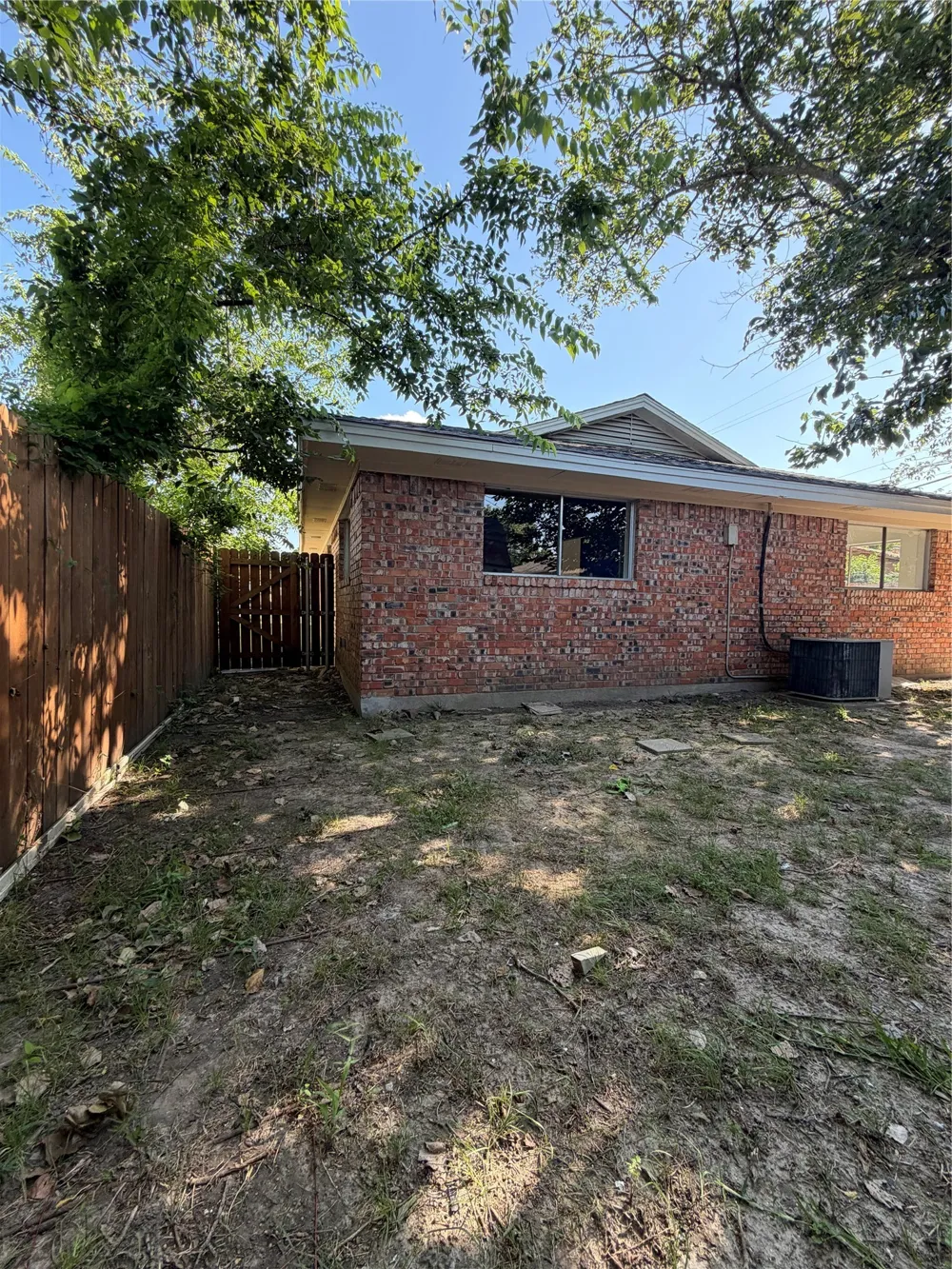 2406 W Broadview Street Greenville, TX 75402