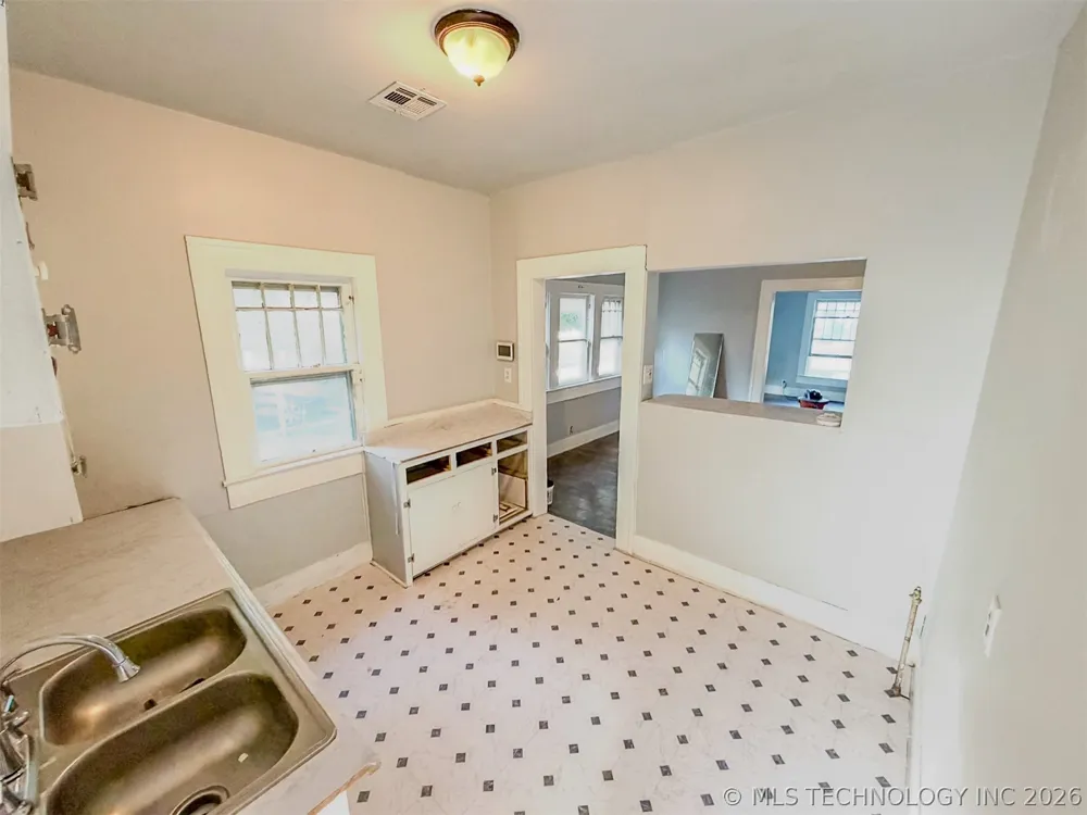 1019 S Stockton Ada, OK 74820