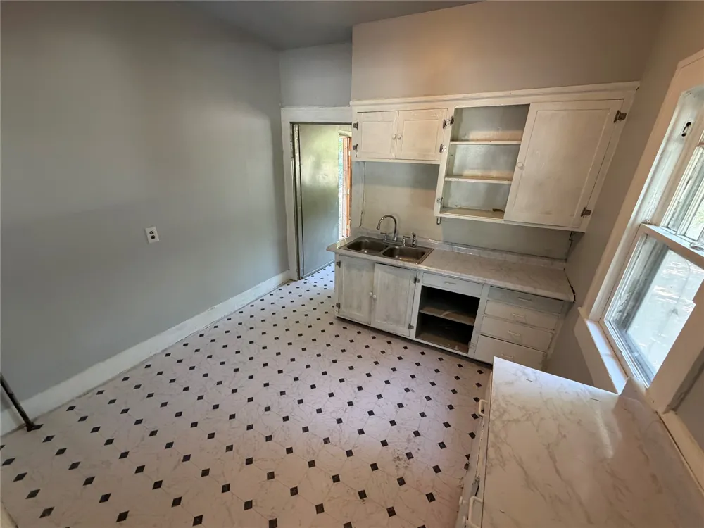 1019 S Stockton Ada, OK 74820